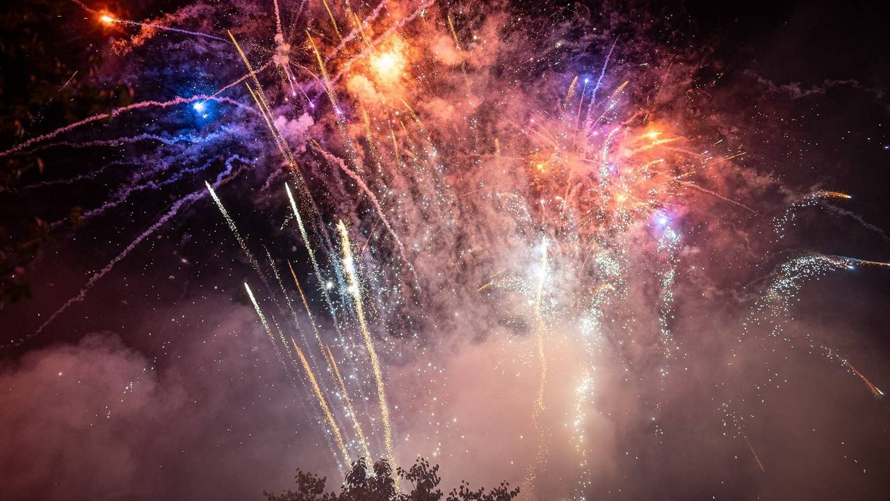 Feuerwerk am Himmel bei „Lichter für Niehl“.