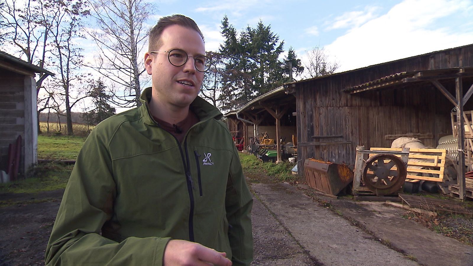 Als Gemüsebauer erntet Jonas viele Zutaten für sein „perfektes Dinner“ auf den eigenen Feldern.
 (Bild: RTL)