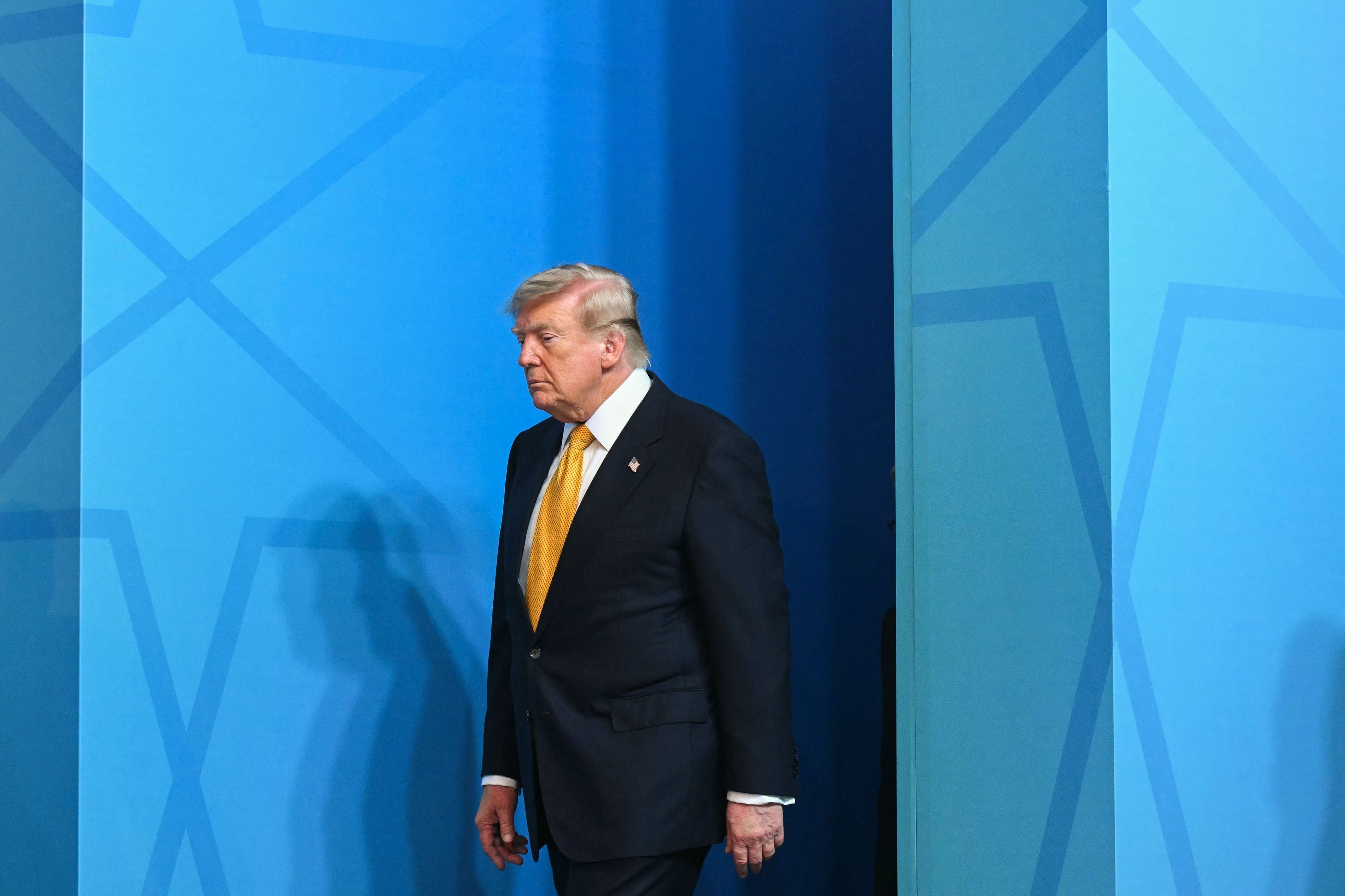 US-Präsident Donald Trump auf dem Weg zum Familienfoto anlässlich des NATO-Gipfels in Ankara.