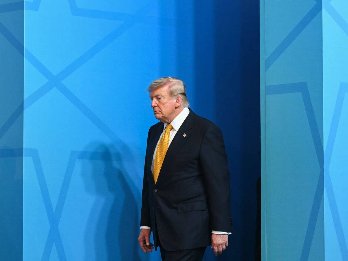 US-Präsident Donald Trump auf dem Weg zum Familienfoto anlässlich des NATO-Gipfels in Ankara.