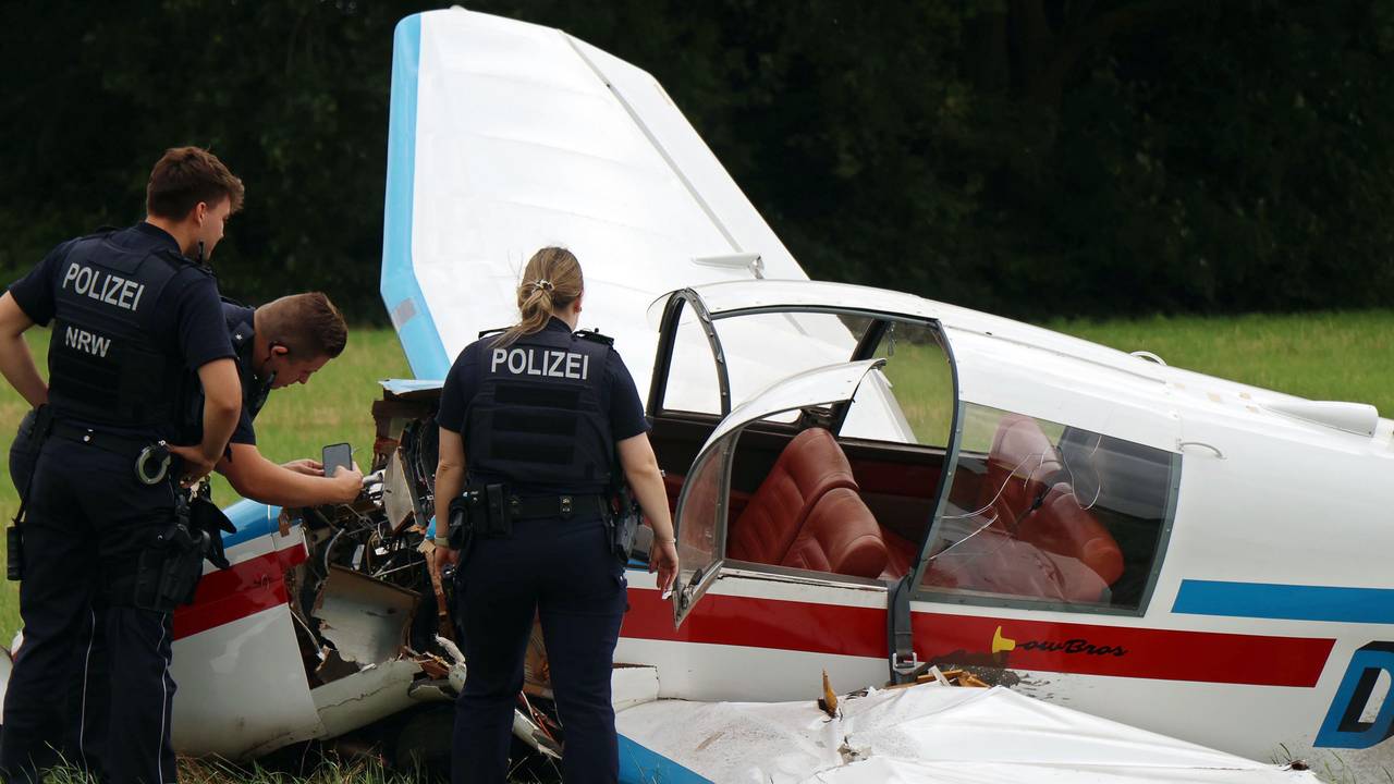 Bei der Notlandung des Kleinflugzeugs sind im Kreis Viersen drei Kinder und der 48-jährige Pilot verletzt worden.