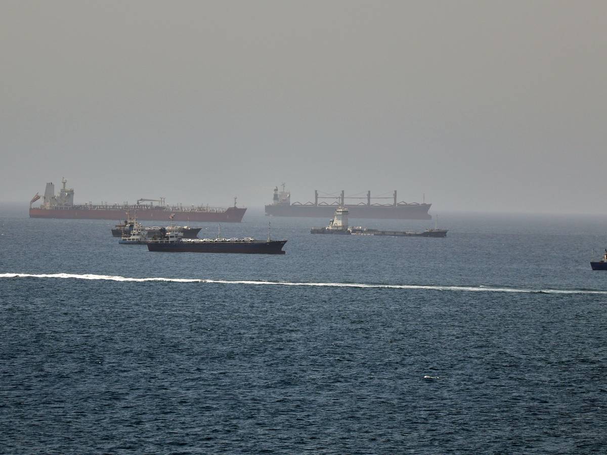Im Golf von Oman, entlang der Schifffahrtsrouten zwischen der Straße von Hormus und dem Arabischen Meer Tanker und Frachtschiffe zu sehen. (Archivbild vom 16. Juni) Die Kämpfe zwischen Iran und USA sind wieder aufgeflammt.