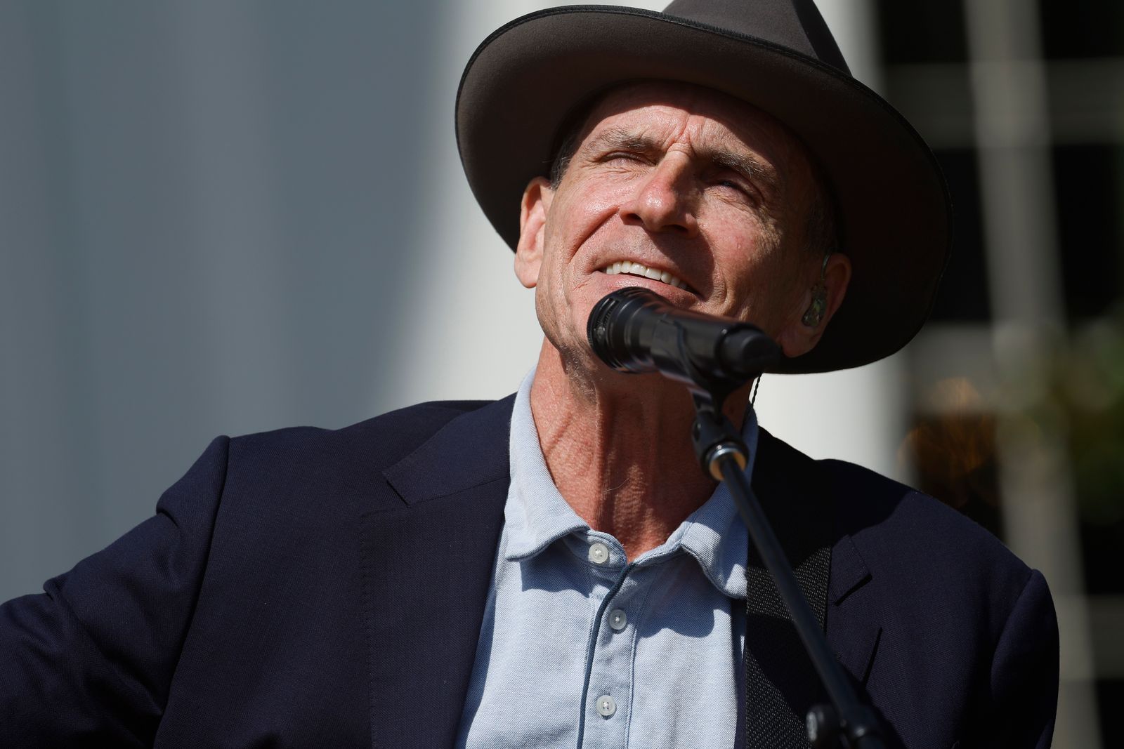 Songwriter-Legende James Taylor war auf die Hochzeit von Travis Kelce und Taylor Swift eingeladen, sagte aber wegen einer Verpflichtung ab.  (Bild: Anna Moneymaker/Getty Images)