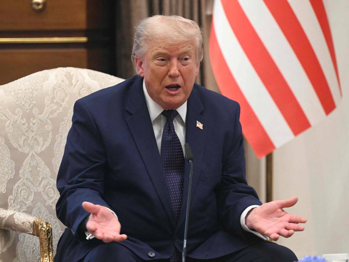 US-Präsident Donald Trump spricht am 7. Juli am Rande des NATO-Gipfels bei einem Treffen mit dem türkischen Präsidenten Recep Tayyip Erdoğan.