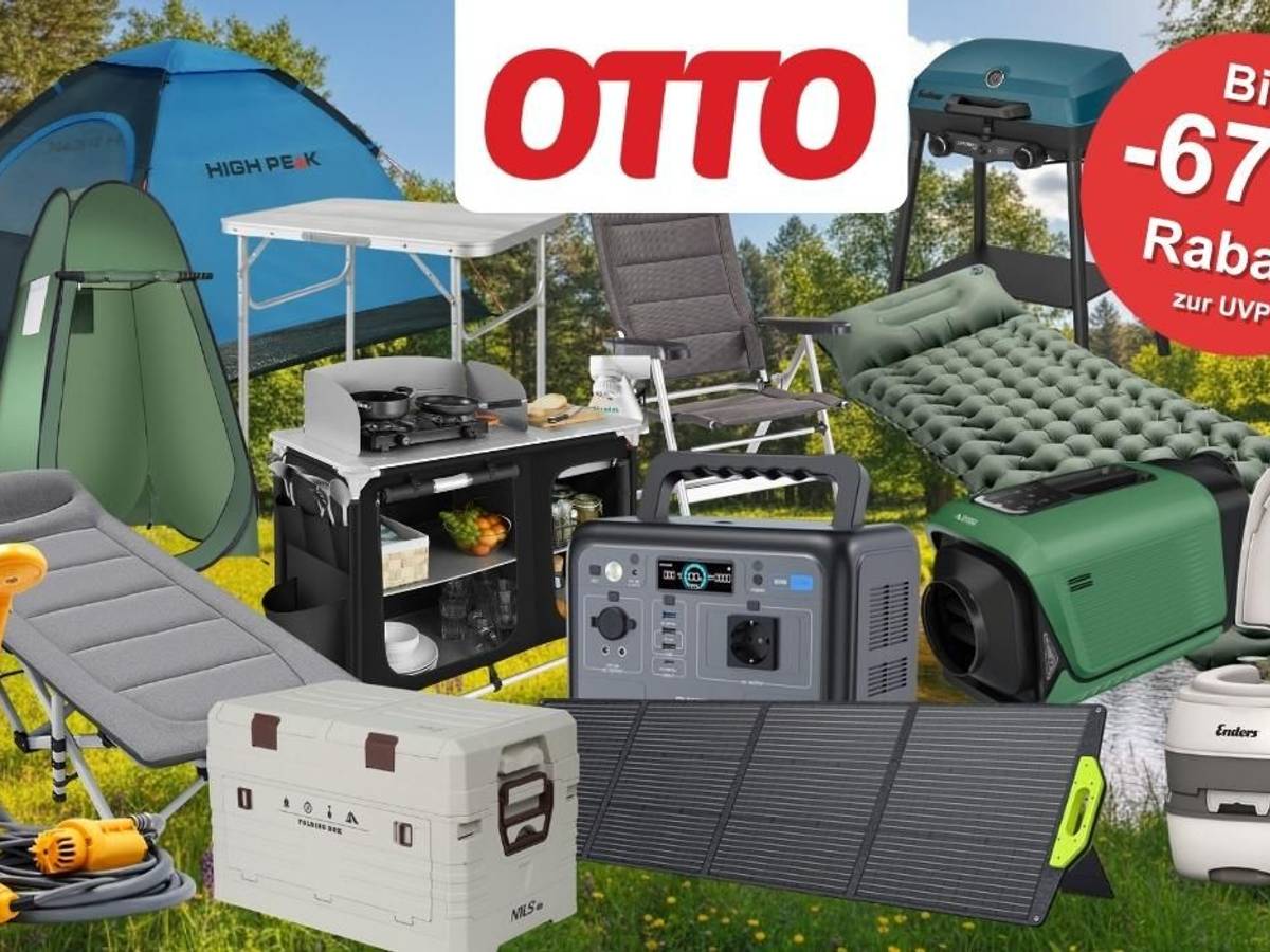 Camping-Produkte, darunter ein High Peak Kuppelzelt, ein Campingstuhl, ein Klapptisch, eine Campingküche, ein Gasgrill, eine Isomatte, ein Feldbett, eine Powerstation, ein Solarpanel, eine Kühlbox, eine Camping-Klimaanlage und eine portable Toilette vor einem Natur-Hintergrund am See.