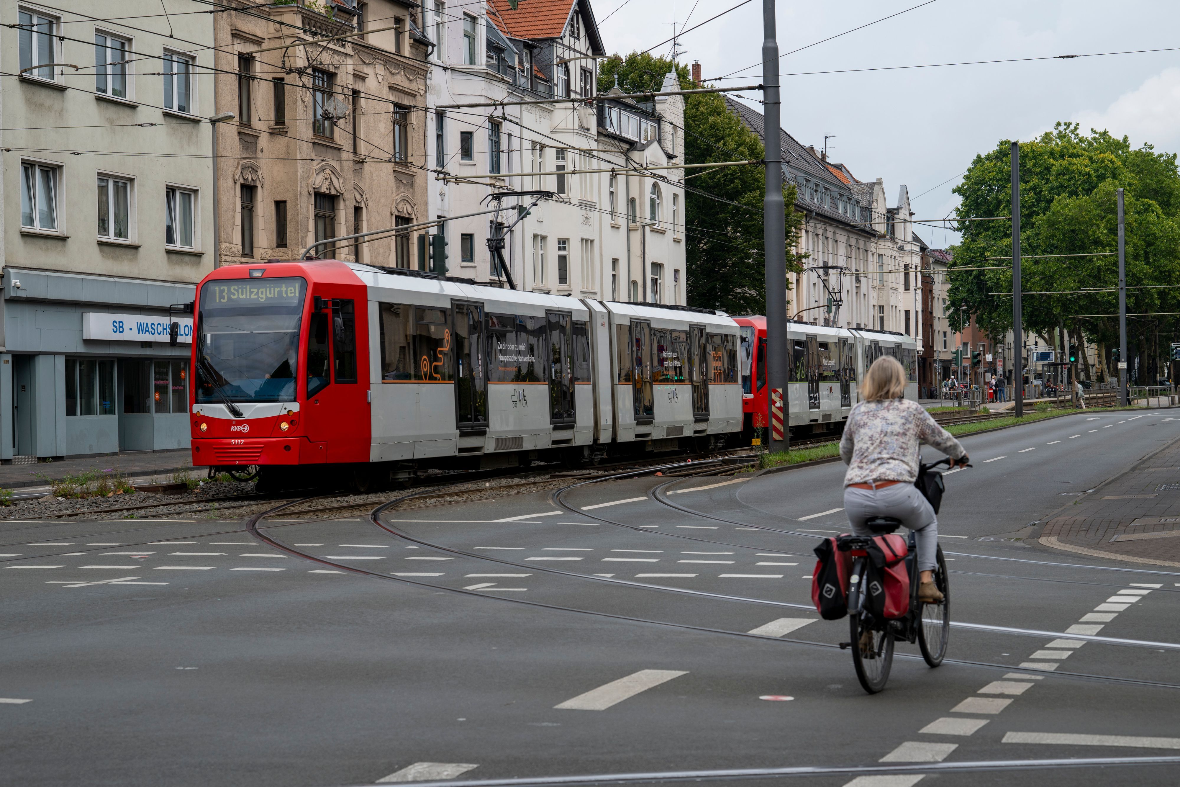 Eine der gefährlichsten Kreuzungen in NRW ist auch 2025 zwischen der Subbelrather Straße und dem Ehrenfeldgürtel. (Archivfoto)