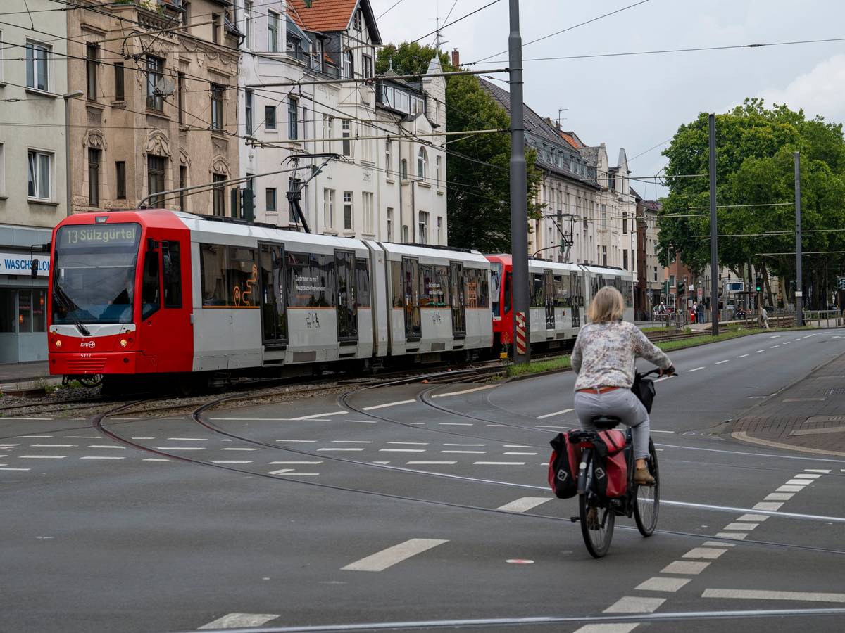 Eine der gefährlichsten Kreuzungen in NRW ist auch 2025 zwischen der Subbelrather Straße und dem Ehrenfeldgürtel. (Archivfoto)