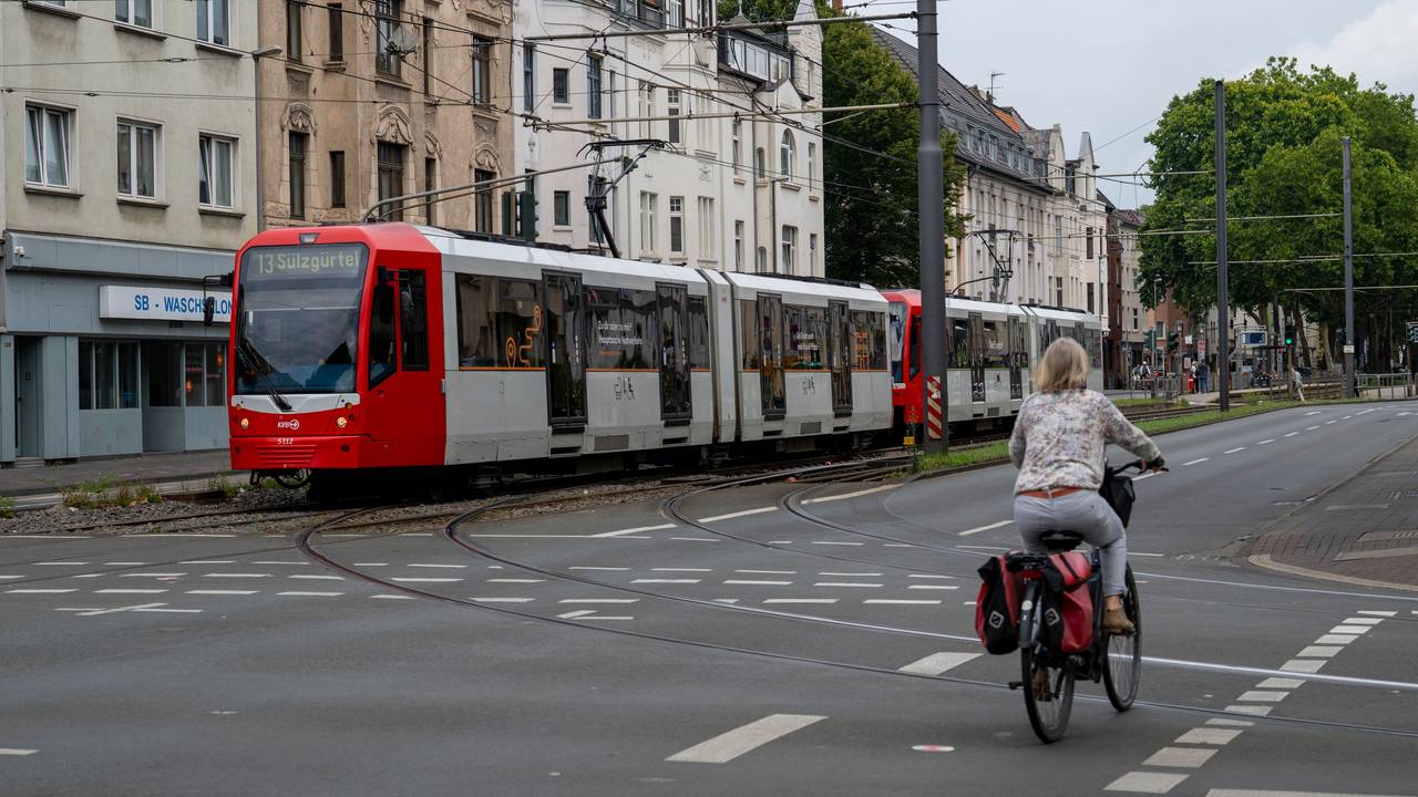 Eine der gefährlichsten Kreuzungen in NRW ist auch 2025 zwischen der Subbelrather Straße und dem Ehrenfeldgürtel. (Archivfoto)