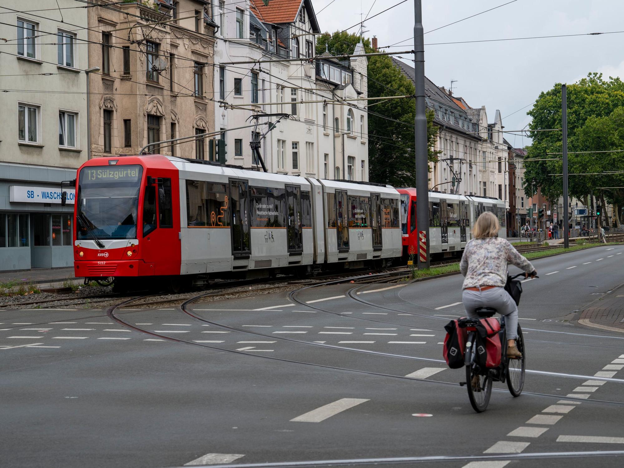 Eine der gefährlichsten Kreuzungen in NRW ist auch 2025 zwischen der Subbelrather Straße und dem Ehrenfeldgürtel. (Archivfoto)