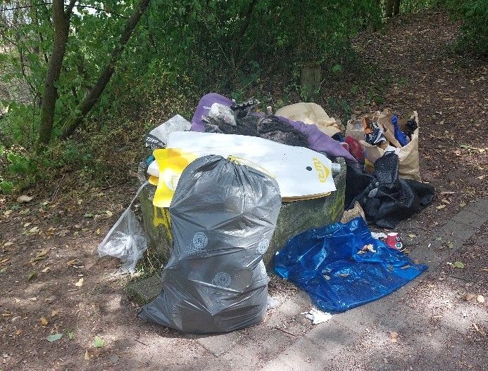 Der Rundweg wird als Müllkippe missbraucht.