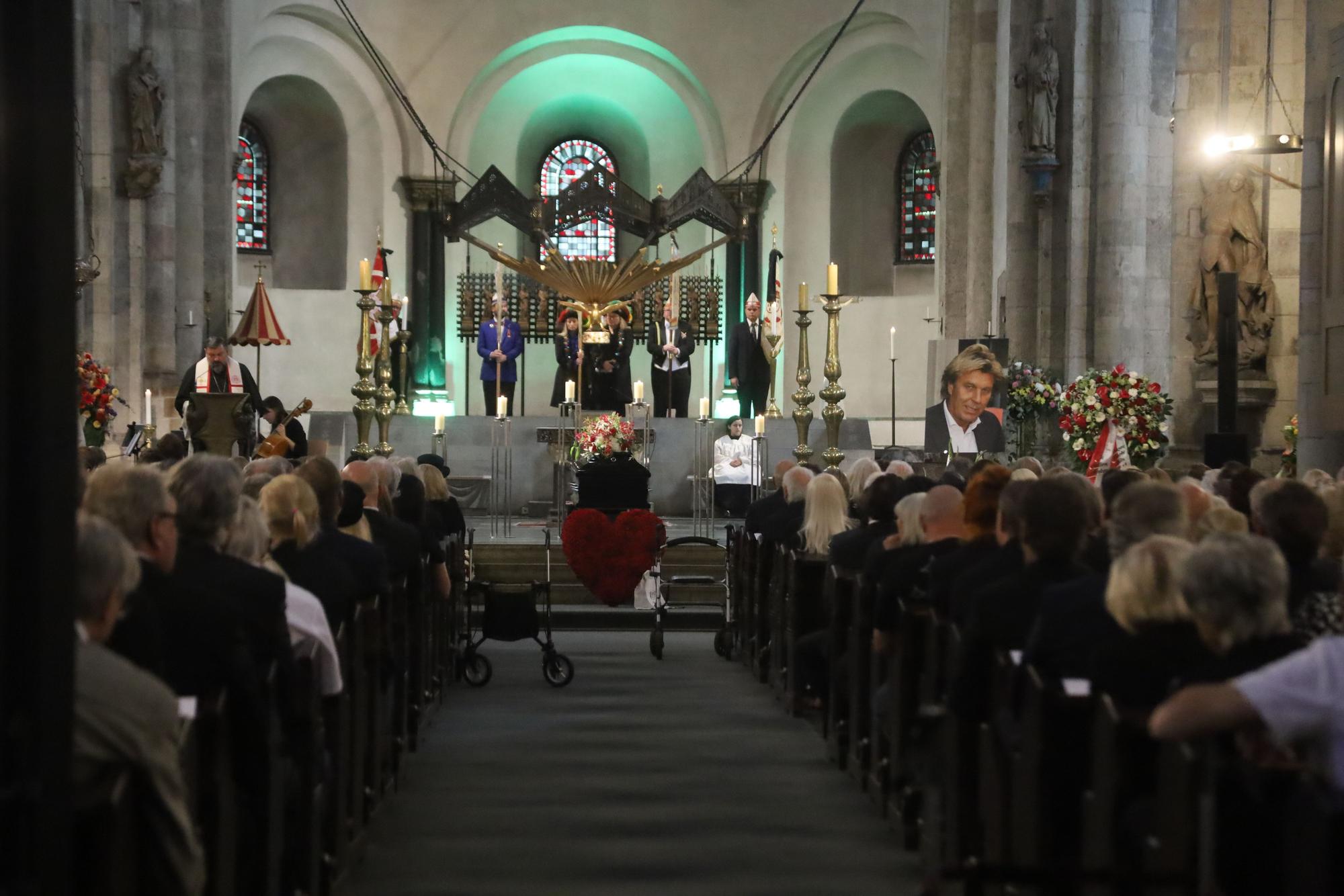 Trauerfeier in St. Apostel für Günter Pütz.