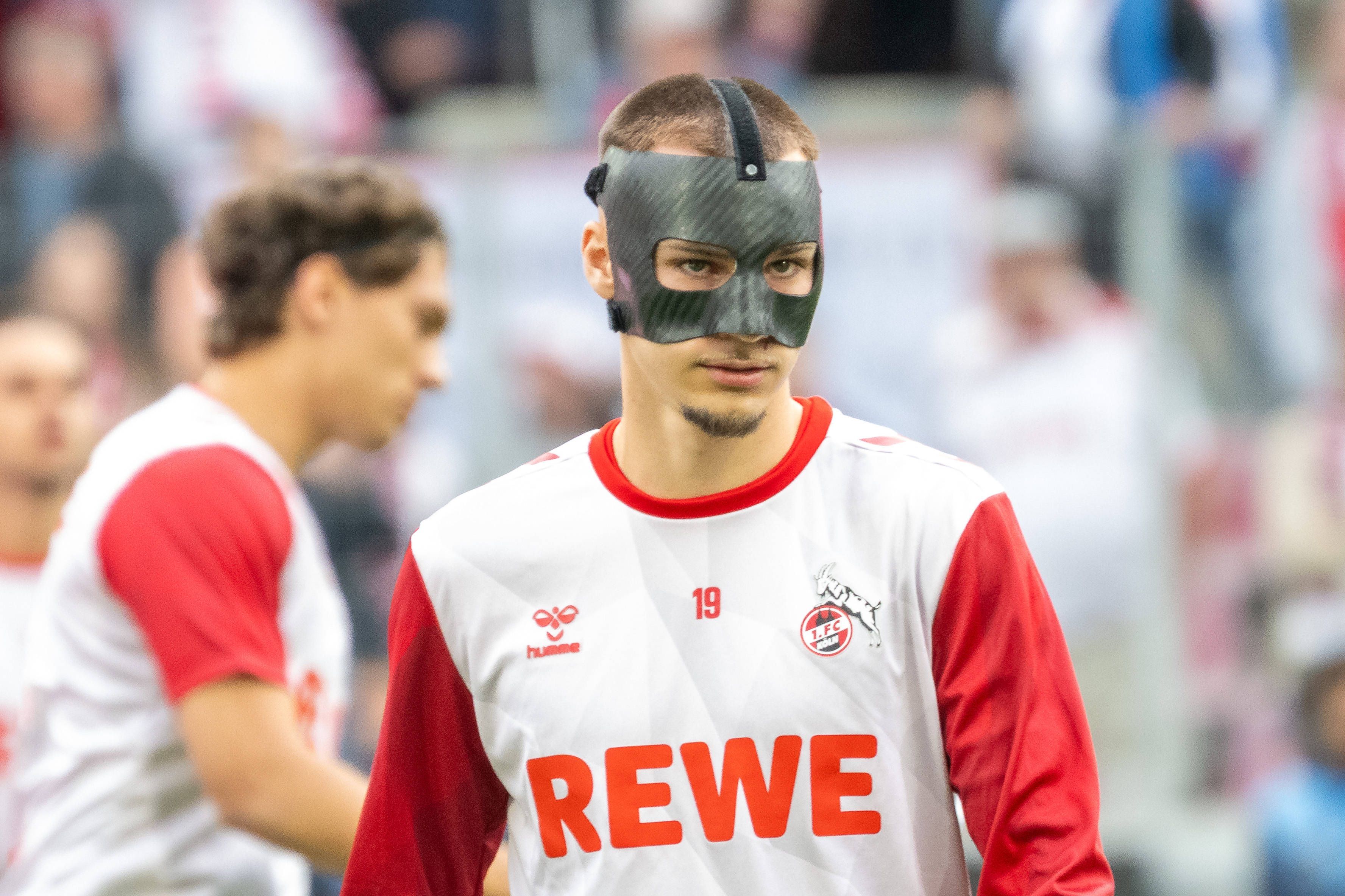 FC-Profi Tim Lemperle mit einer Gesichtsmaske