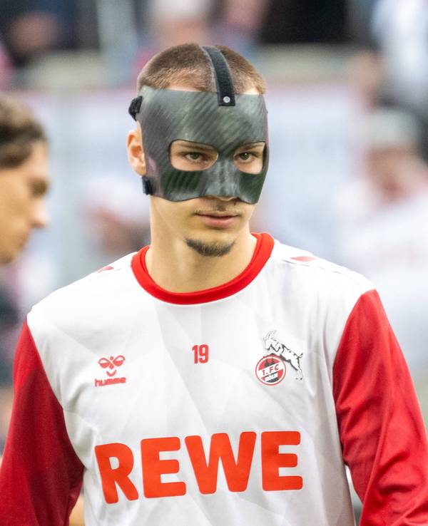 Tim Lemperle mit Schutzmaske beim Saisonfinale der 2. Bundesliga im Mai 2025