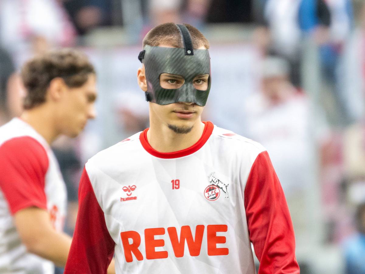 FC-Profi Tim Lemperle mit einer Gesichtsmaske