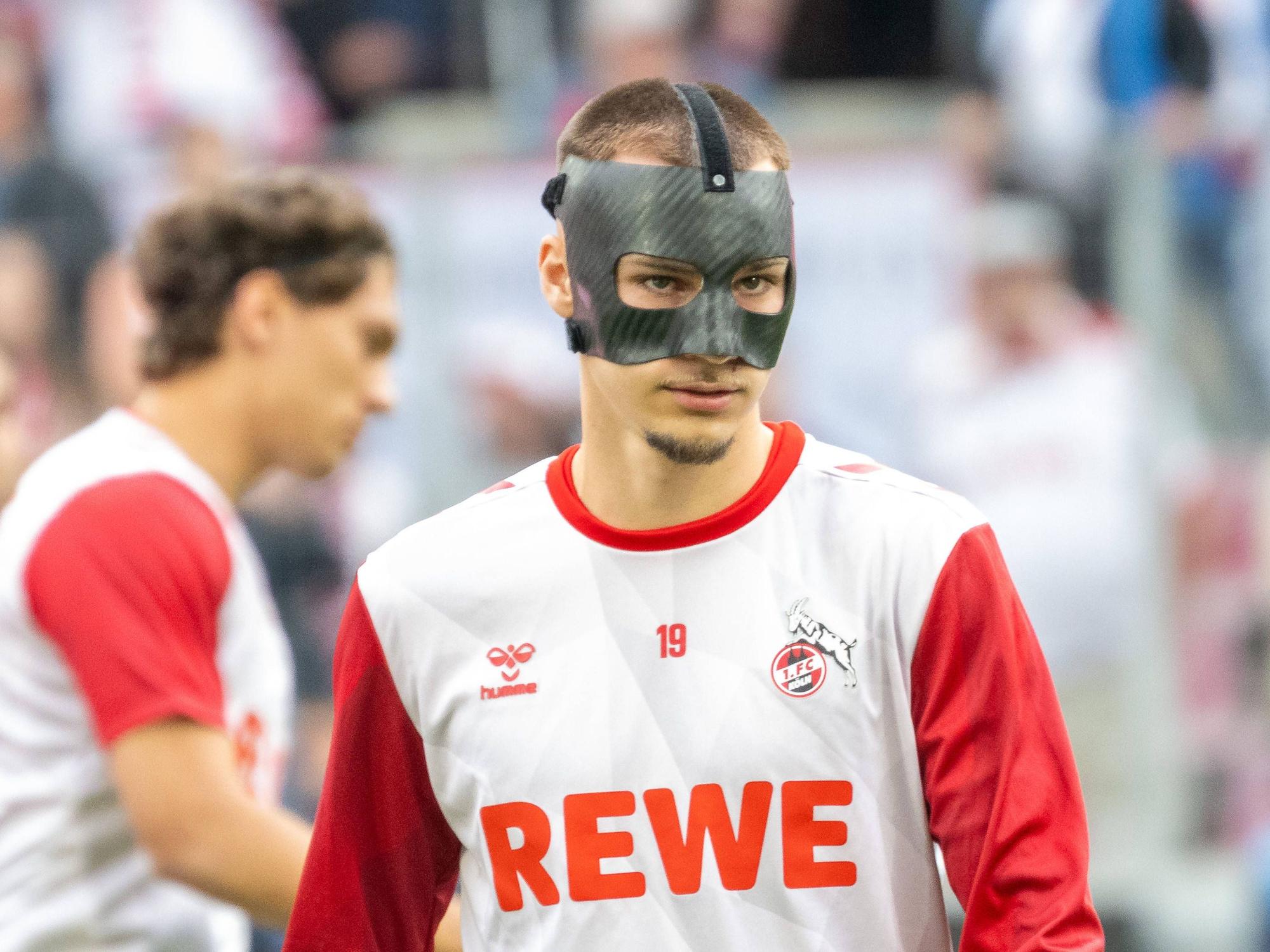 FC-Profi Tim Lemperle mit einer Gesichtsmaske