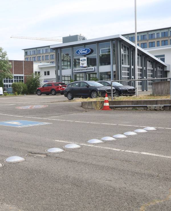 Das Gelände des früheren Autohauses Auto Strunk an der Neusser Straße.