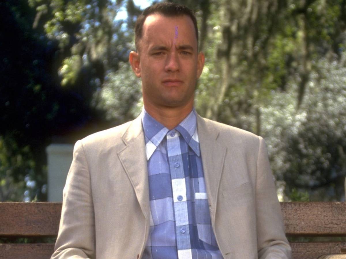 Am 9 Jui wird er 70: Tom Hanks bekam 1993 für seine Rolle als Aids-kranker Anwalt den Oscar als bester Hauptdarsteller. Im Jahr darauf durfte er als „Forrest Gump“ (Bild) erneut den Preis mit nach Hause nehmen. (Bild: Paramount Pictures)