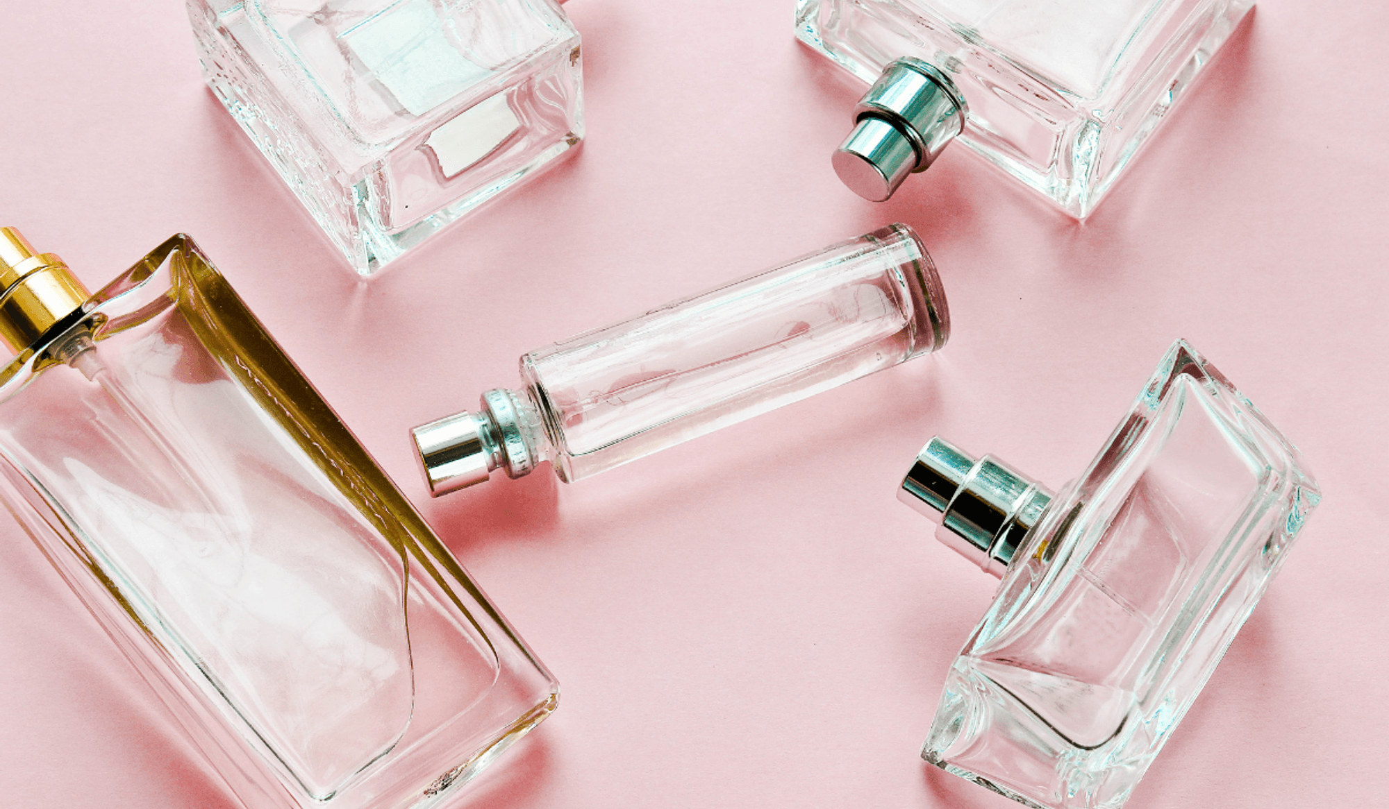 5 Parfum-Flakons.