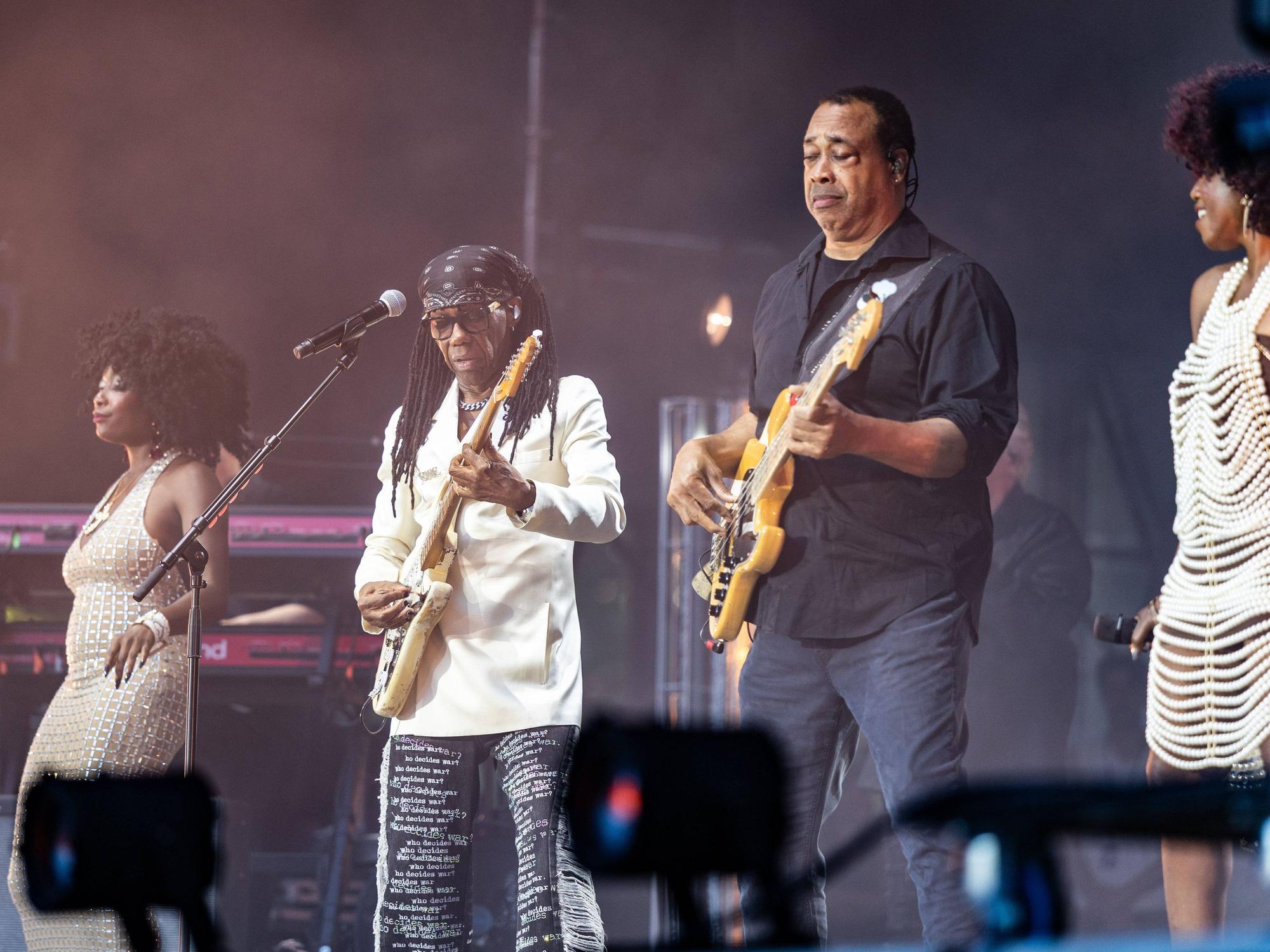 Nile Rodgers & Chic auf dem KunstRasen in Bonn.