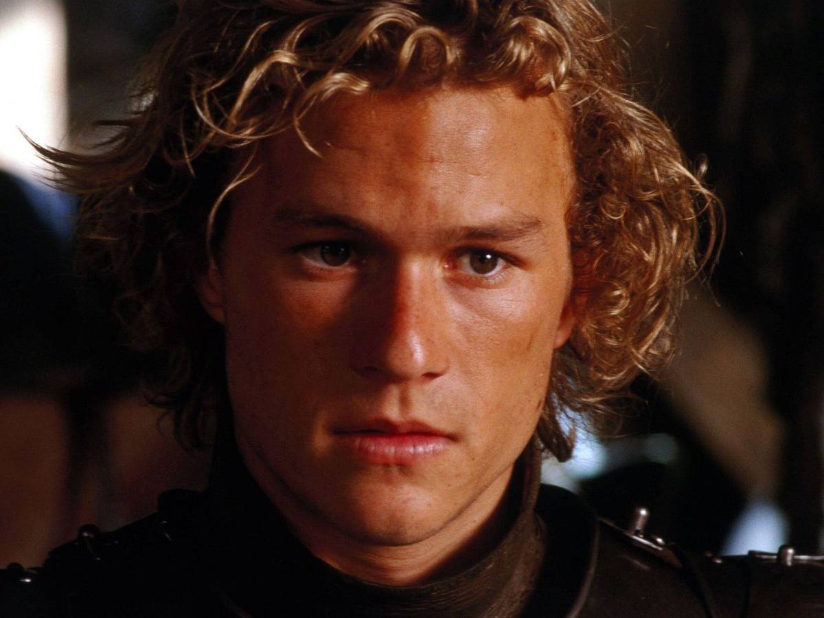 In der Rüstung eines verstorbenen Ritters will der Dachdeckersohn William (Heath Ledger) an einem Turnier teilnehmen. (Bild: 2003 Sony Pictures Television International. All Rights Reserved)