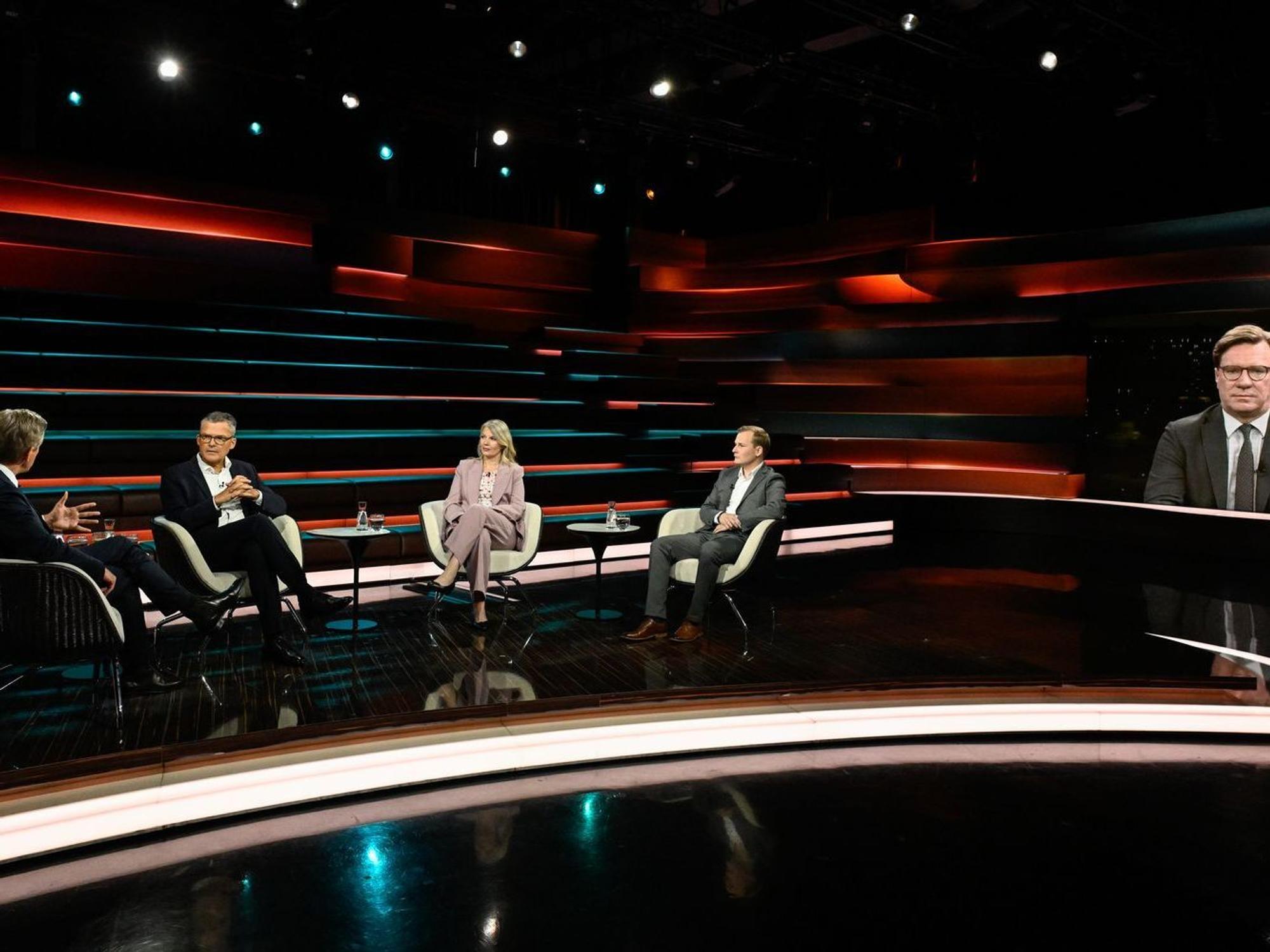 Nach dem NATO-Gipfel in Ankara beleuchtete die Diskussionsrunde bei „Markus Lanz“ die Rolle Europas in der Geopolitik. (Bild: ZDF / Markus Hertrich)