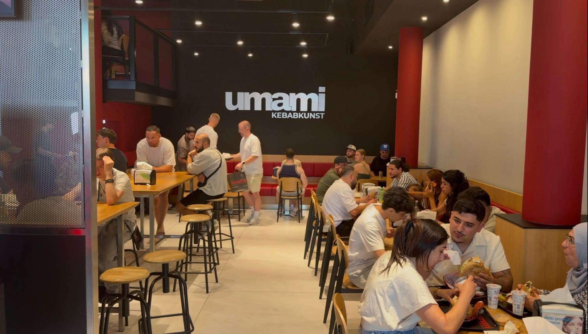 Blick in den Restaurantbereich des Umami Kebabkunst am Zülpicher Platz in Köln.
