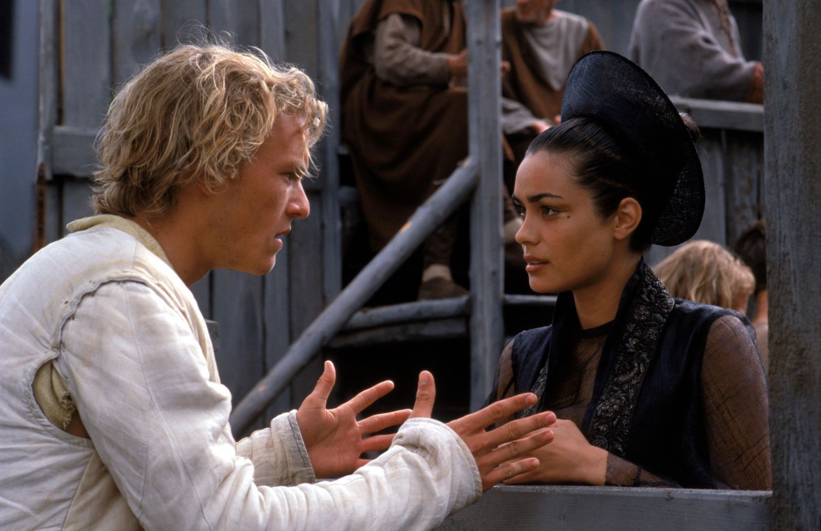 William (Heath Ledger) hat sich in Jocelyn (Shannyn Sossamon) verliebt.  (Bild: 2003 Sony Pictures Television International. All Rights Reserved)
