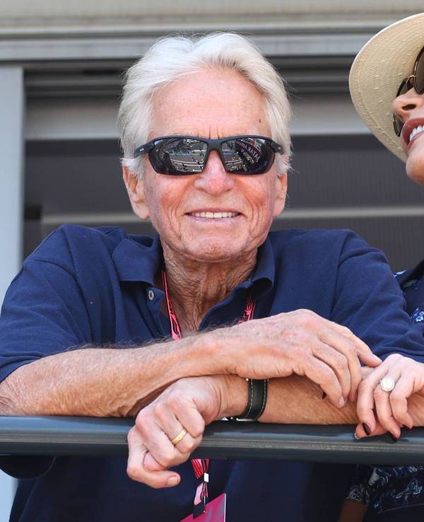 Anfang Juni 2026 wurde Michael Douglas gemeinsam mit seiner Ehefrau Catherine Zeta-Jones beim Formel-1-Rennen um den Großen Preis von Monaco in Monte Carlo gesichtet.