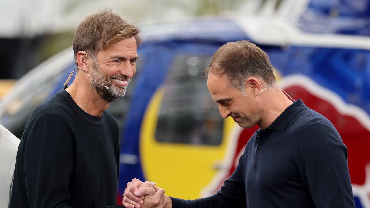 Jürgen Klopp und Oliver Mintzlaff klatschen sich ab.