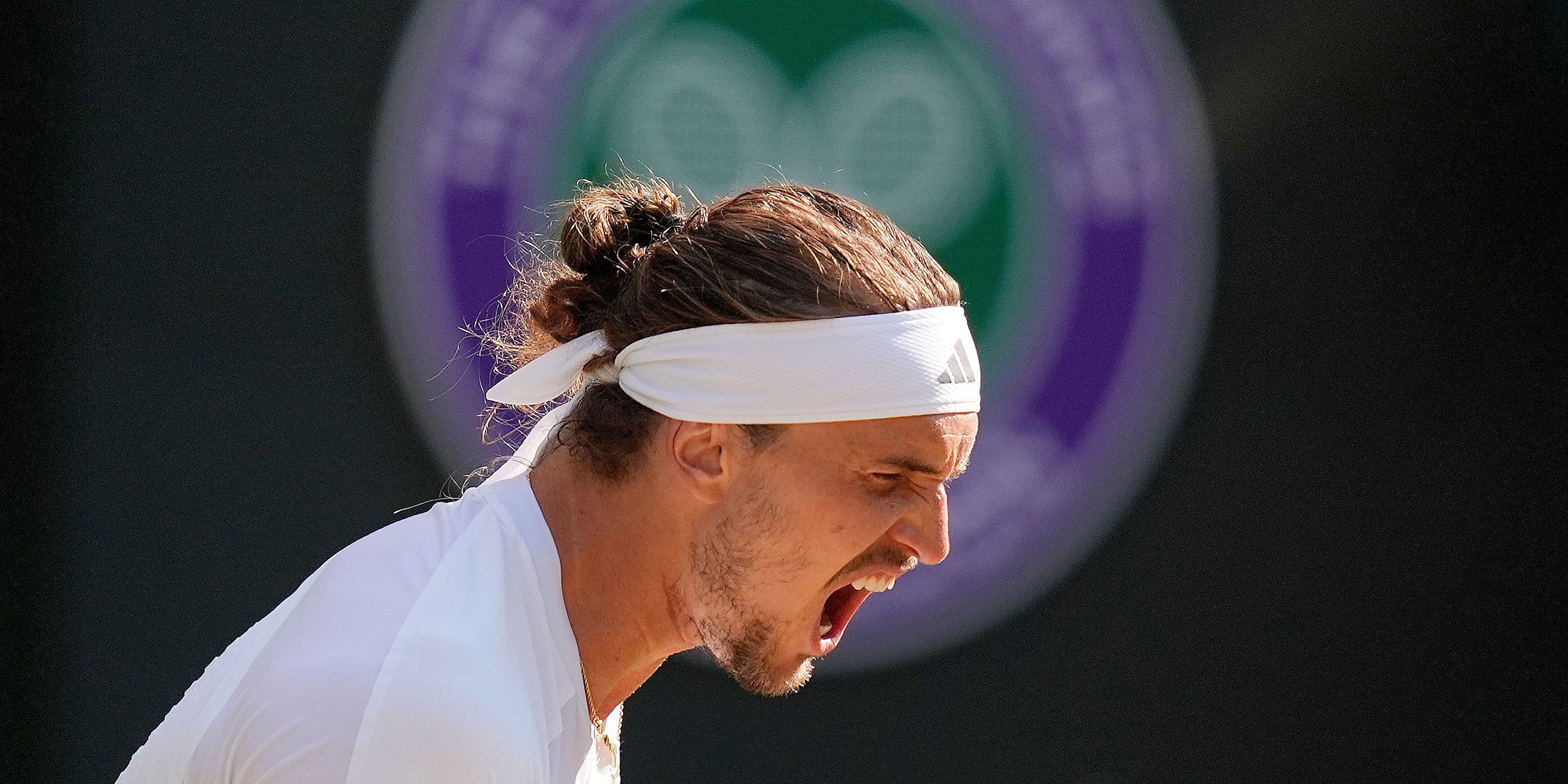 Alexander Zverev reagiert nach einem Punktgewinn beim Grand Slam in Wimbledon.