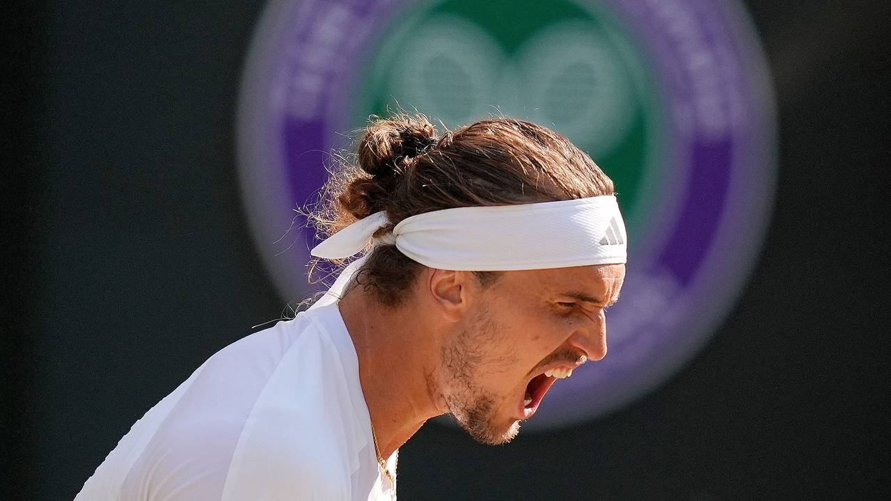 Alexander Zverev reagiert nach einem Punktgewinn beim Grand Slam in Wimbledon.