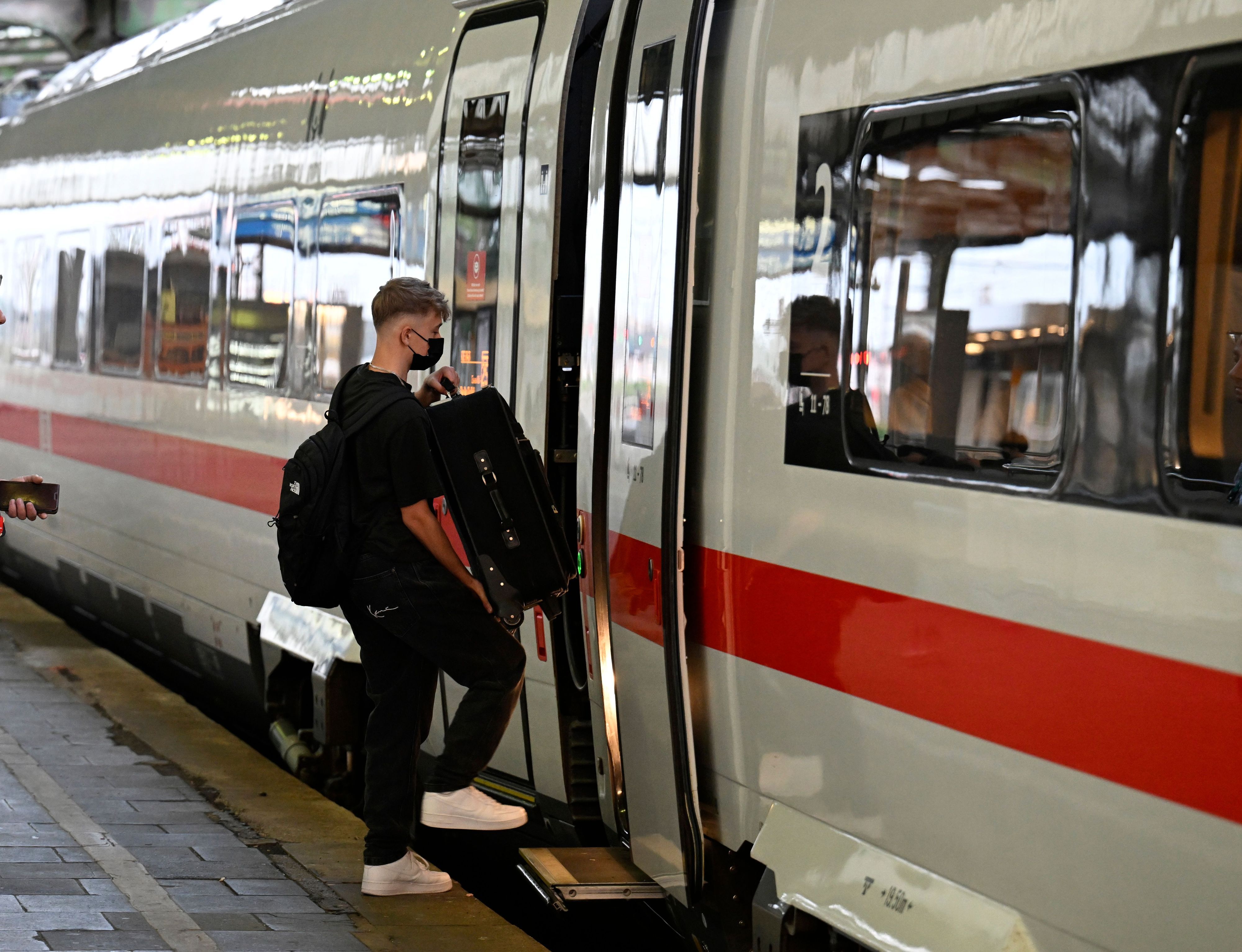 Weniger ICE-Stopps: Die Bahn entlastet das NRW-Streckennetz (Archivbild).