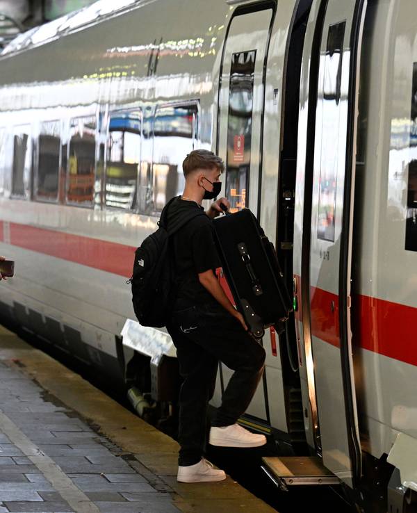 Weniger ICE-Stopps: Die Bahn entlastet das NRW-Streckennetz (Archivbild).