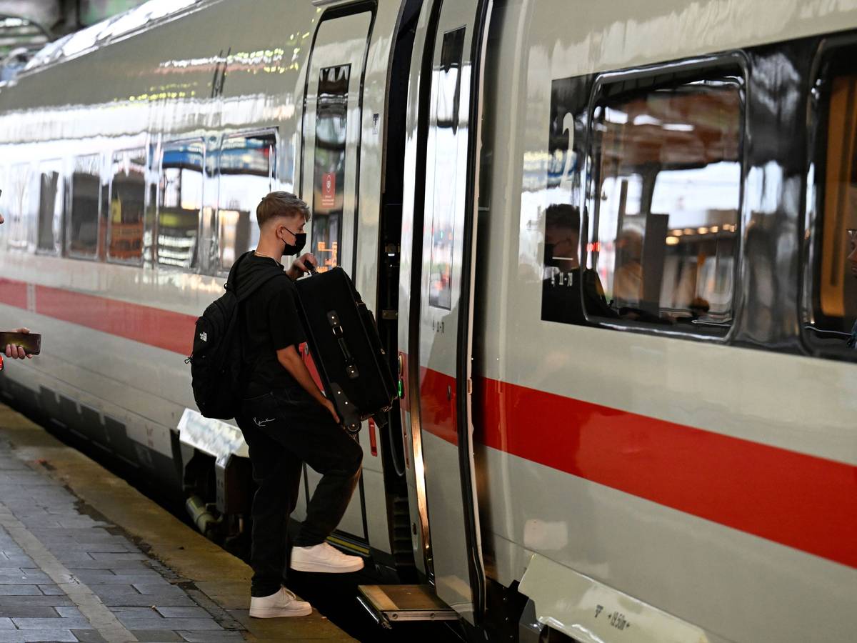 Weniger ICE-Stopps: Die Bahn entlastet das NRW-Streckennetz (Archivbild).