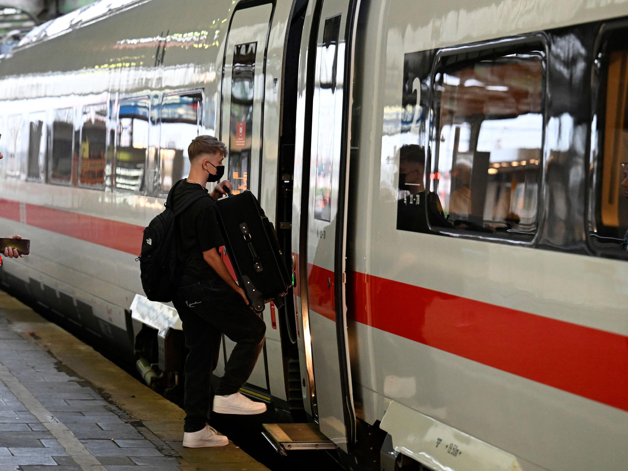 Weniger ICE-Stopps: Die Bahn entlastet das NRW-Streckennetz (Archivbild).