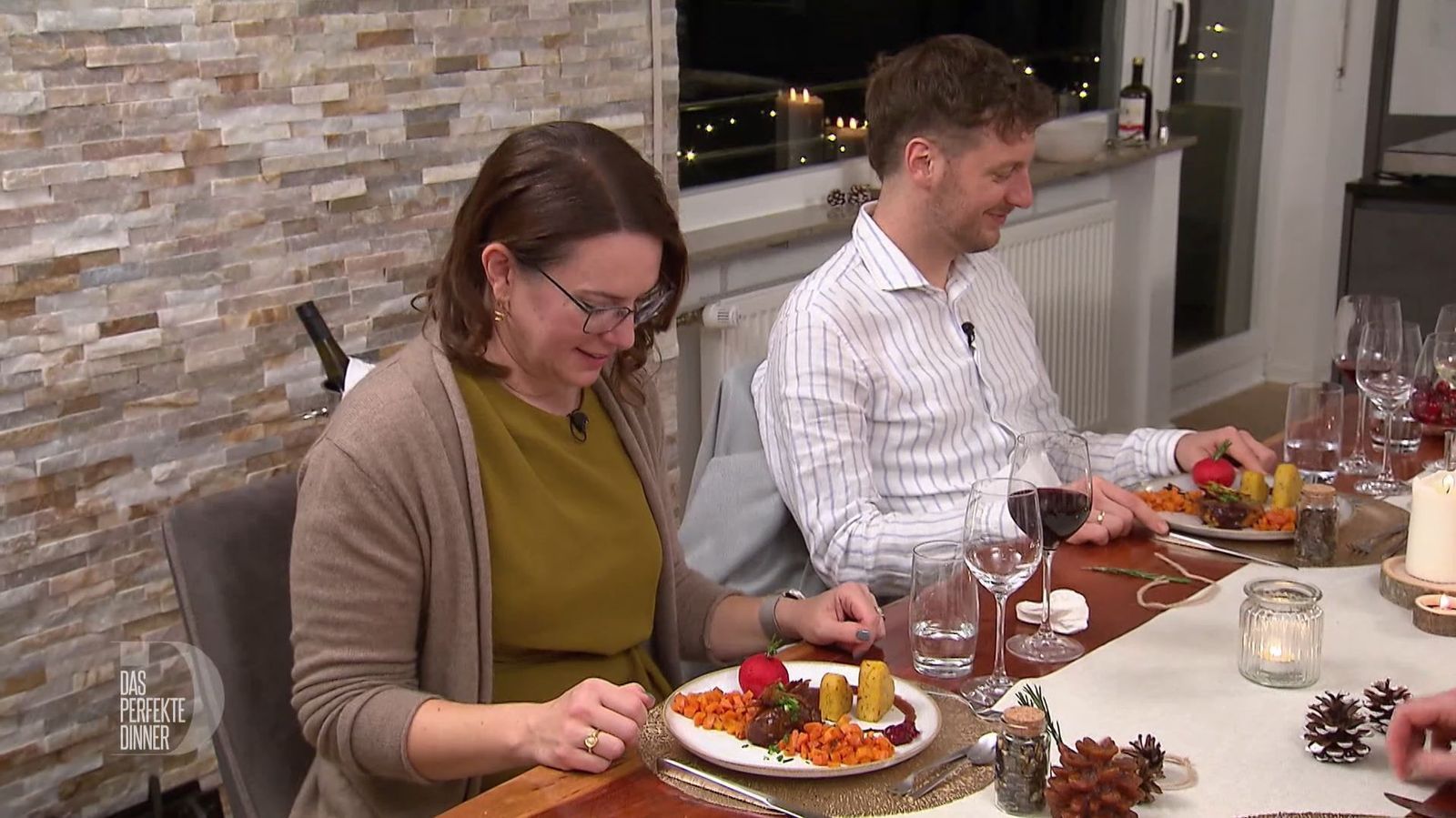 Die Polenta in Herzform begeistert Sabrina und Niclas.
 (Bild: RTL)