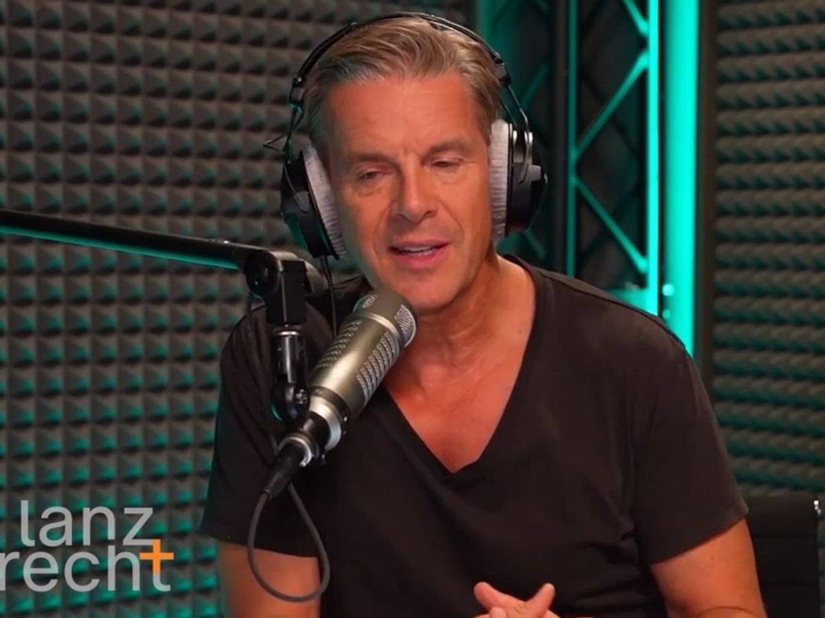 Markus Lanz hat im Podcast „Lanz + Precht“ eine „steile These“ aufgestellt. (Bild: ZDF)