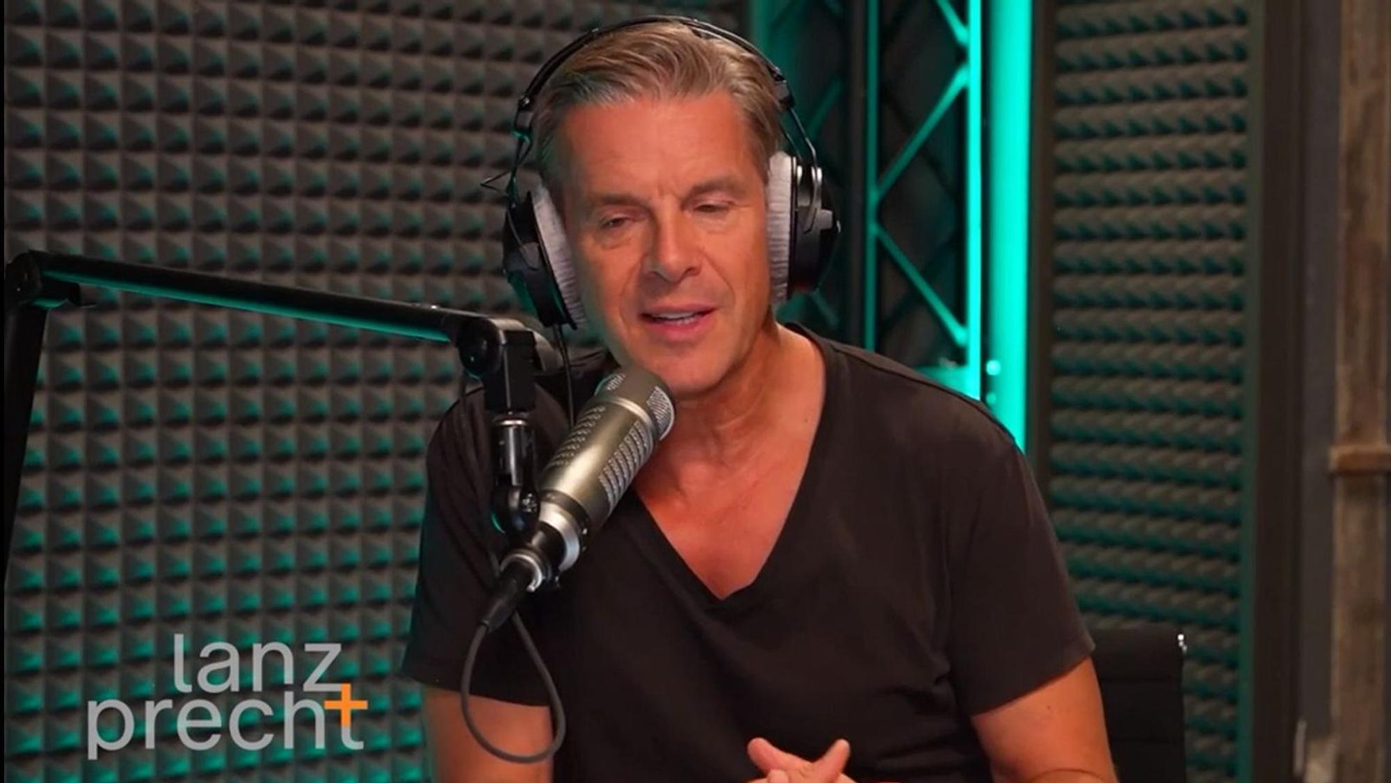 Markus Lanz hat im Podcast „Lanz + Precht“ eine „steile These“ aufgestellt. (Bild: ZDF)