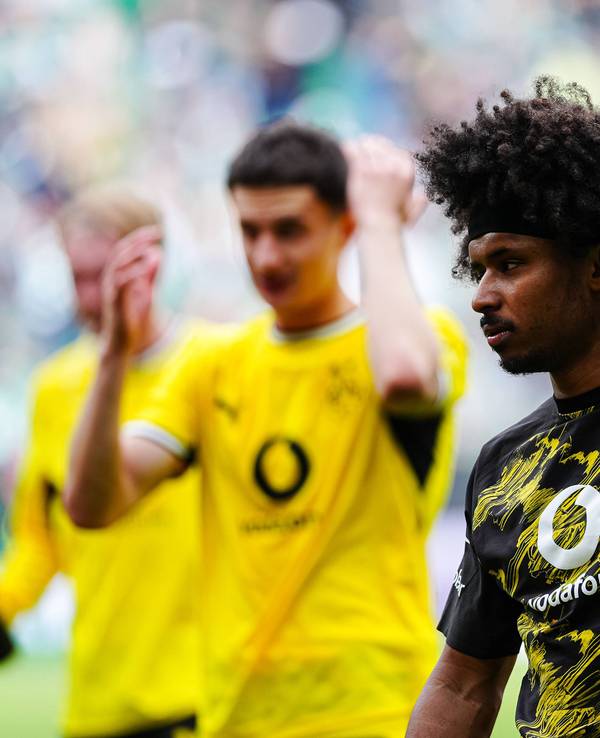 Karim Adeyemi beim Aufwärmen vor einem BVB-Spiel.