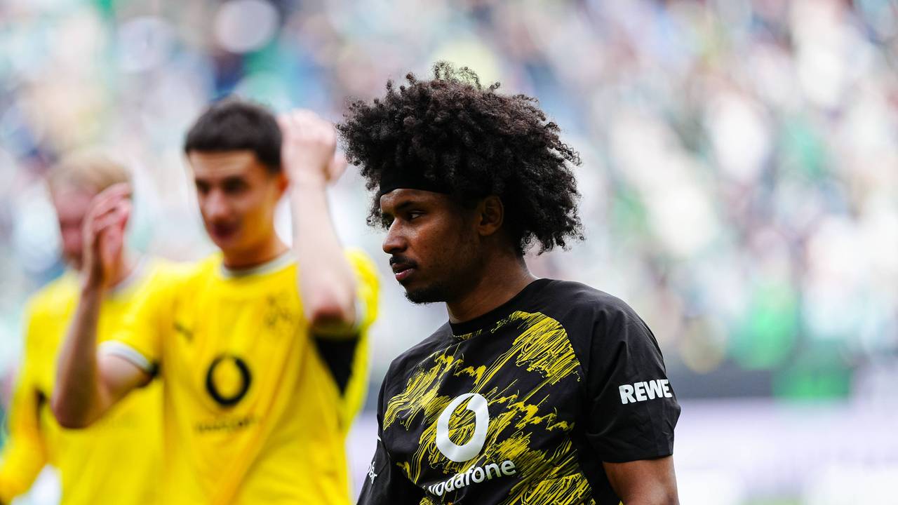 Karim Adeyemi beim Aufwärmen vor einem BVB-Spiel.