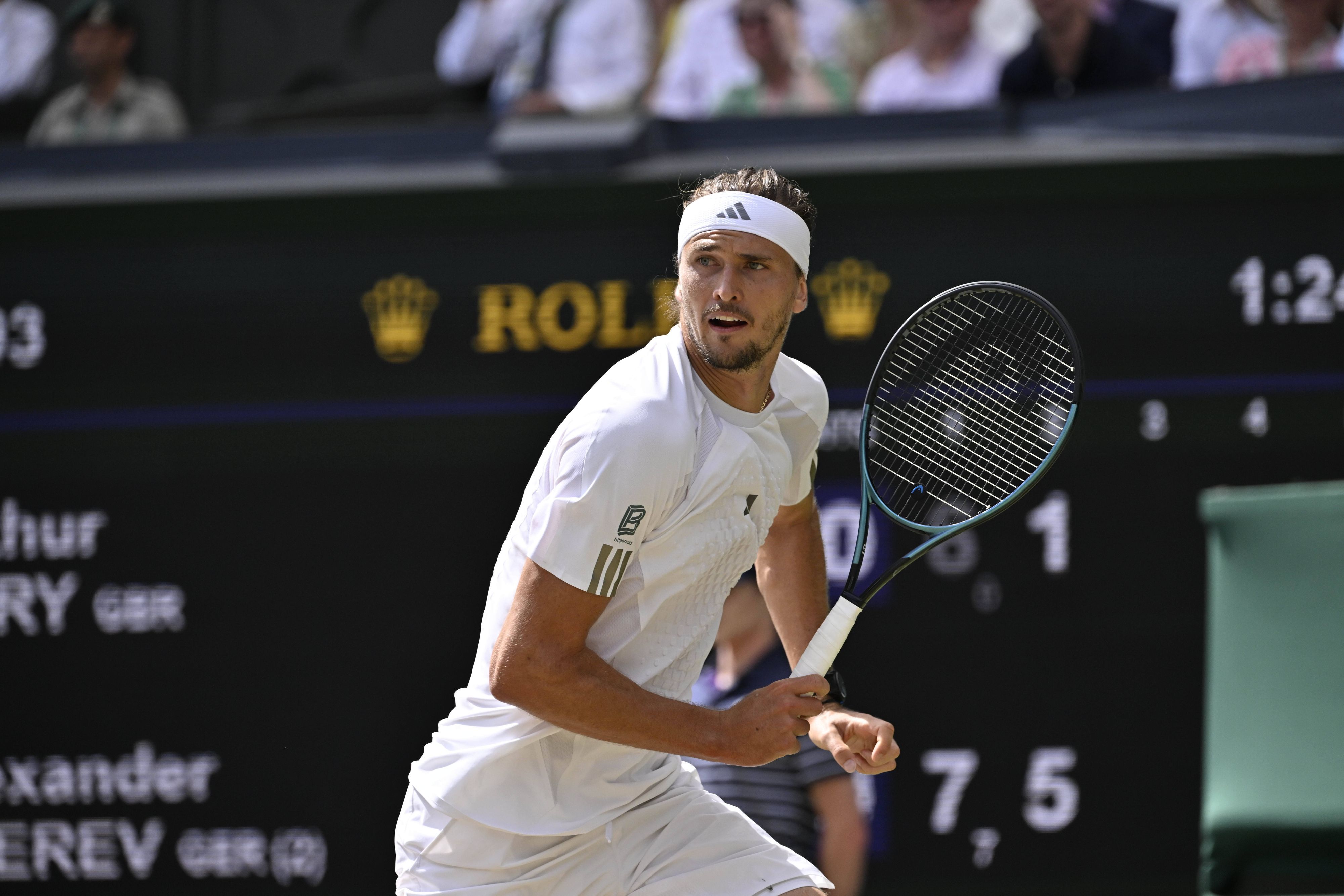 Alexander Zverev bereitet sich auf einen Schlag vor.