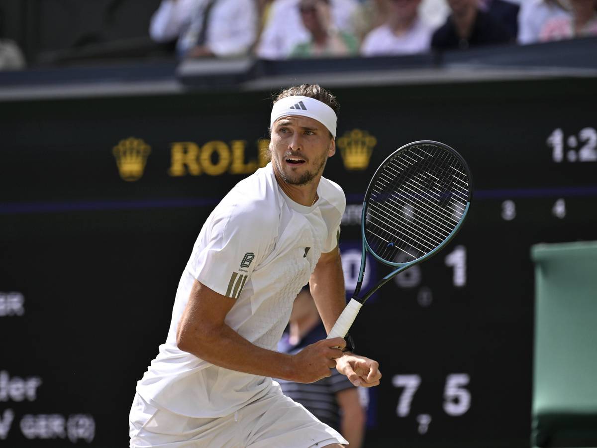 Alexander Zverev bereitet sich auf einen Schlag vor.