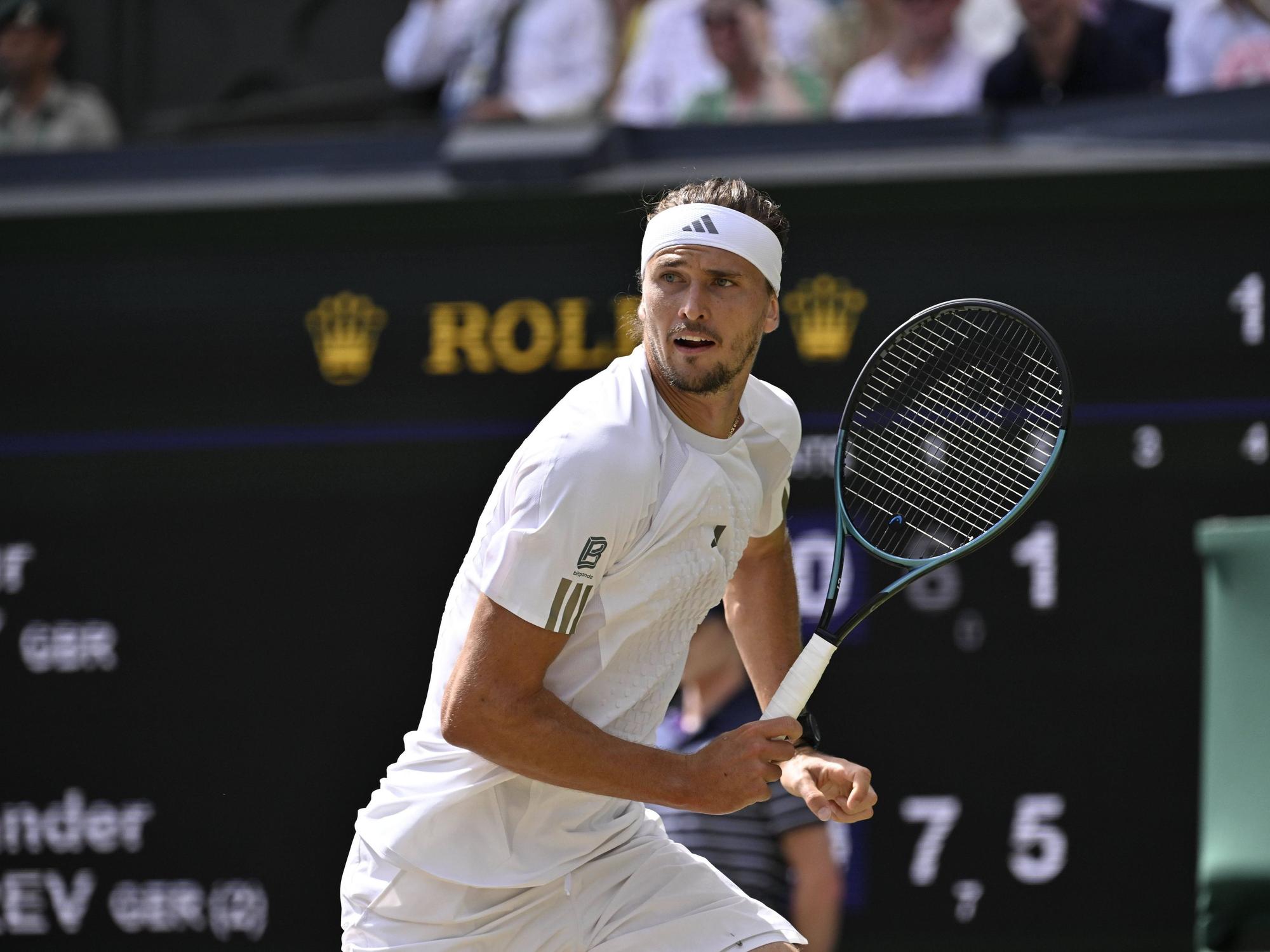 Alexander Zverev bereitet sich auf einen Schlag vor.