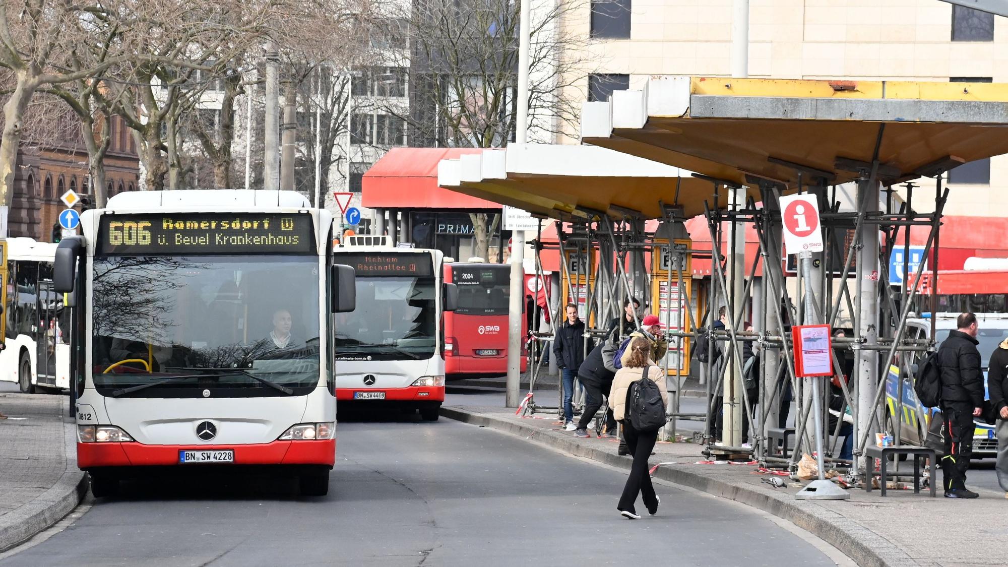 Auch am Busbahnhof in der Bonner Innenstadt ist es immer wieder zu Problemen mit der Drogen-Szene gekommen. (Archivfoto)