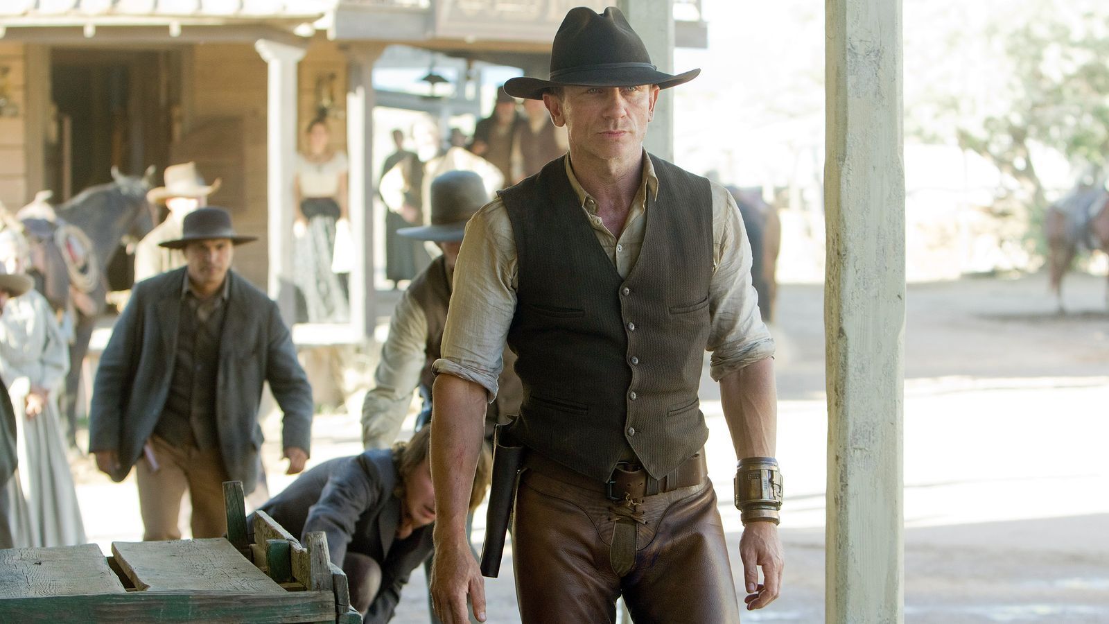 Jake Lonergan (Daniel Craig) sollte eigentlich dem Gangster-Handwerk nachgehen. Doch inmitten der Alien-Attacken bleibt dafür gar keine Zeit.  (Bild:  © 2011 Universal Studios and Dreamworks II Distribution Co., LLC. All rights reserved.)