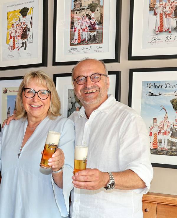 Frank Markus, Bettina Hass und Georg Schäfer stoßen an.