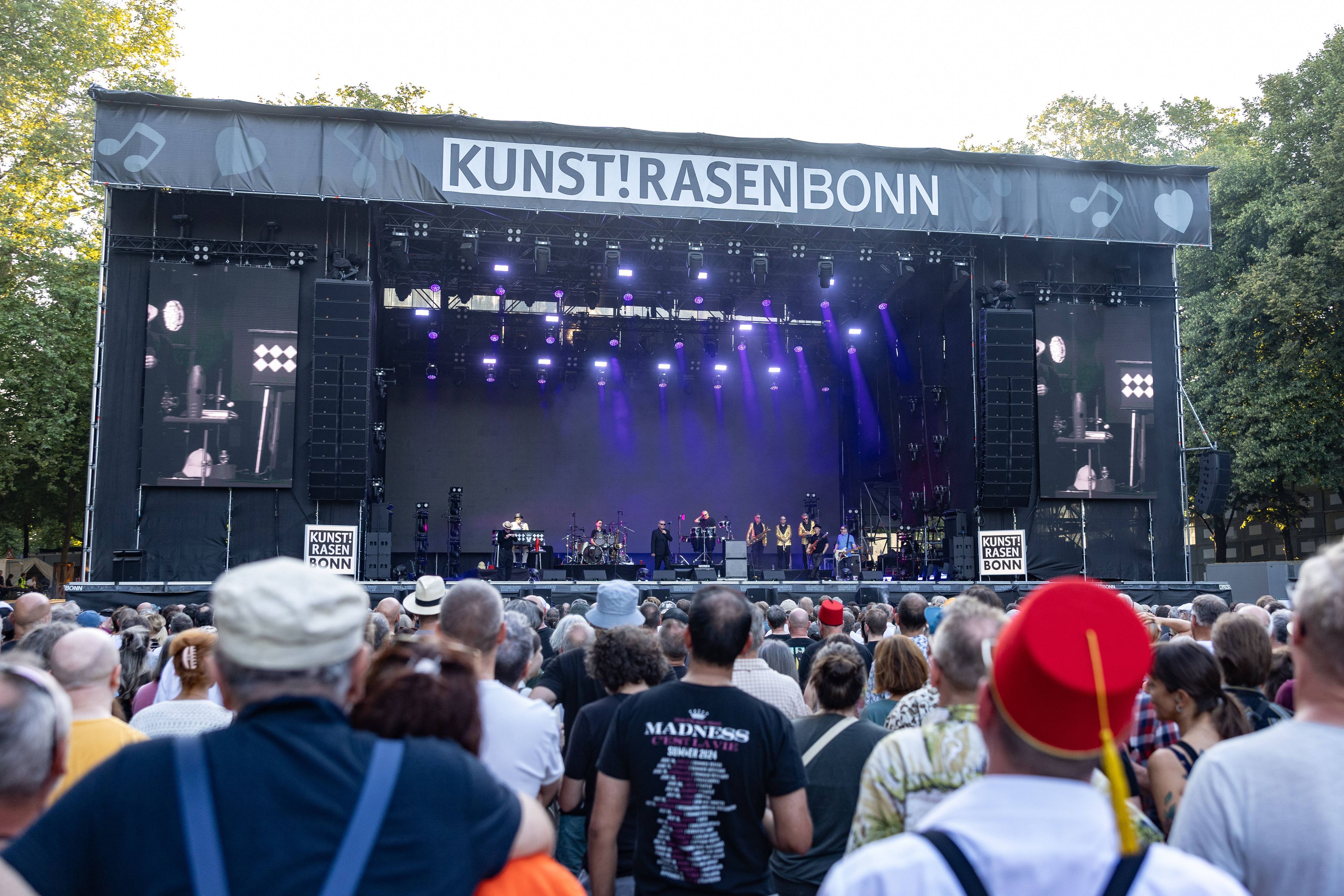 Madness beim Konzert auf dem KunstRasen in Bonn.
