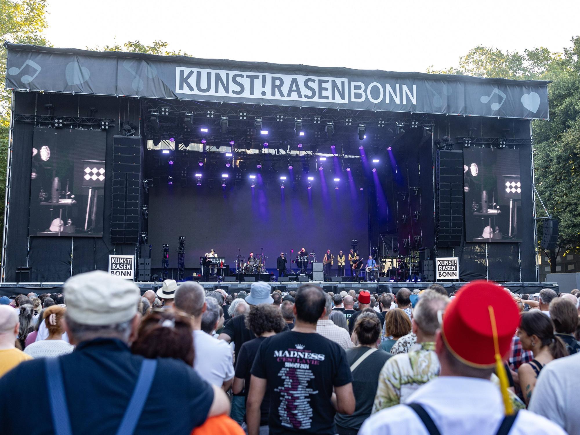 Madness beim Konzert auf dem KunstRasen in Bonn.