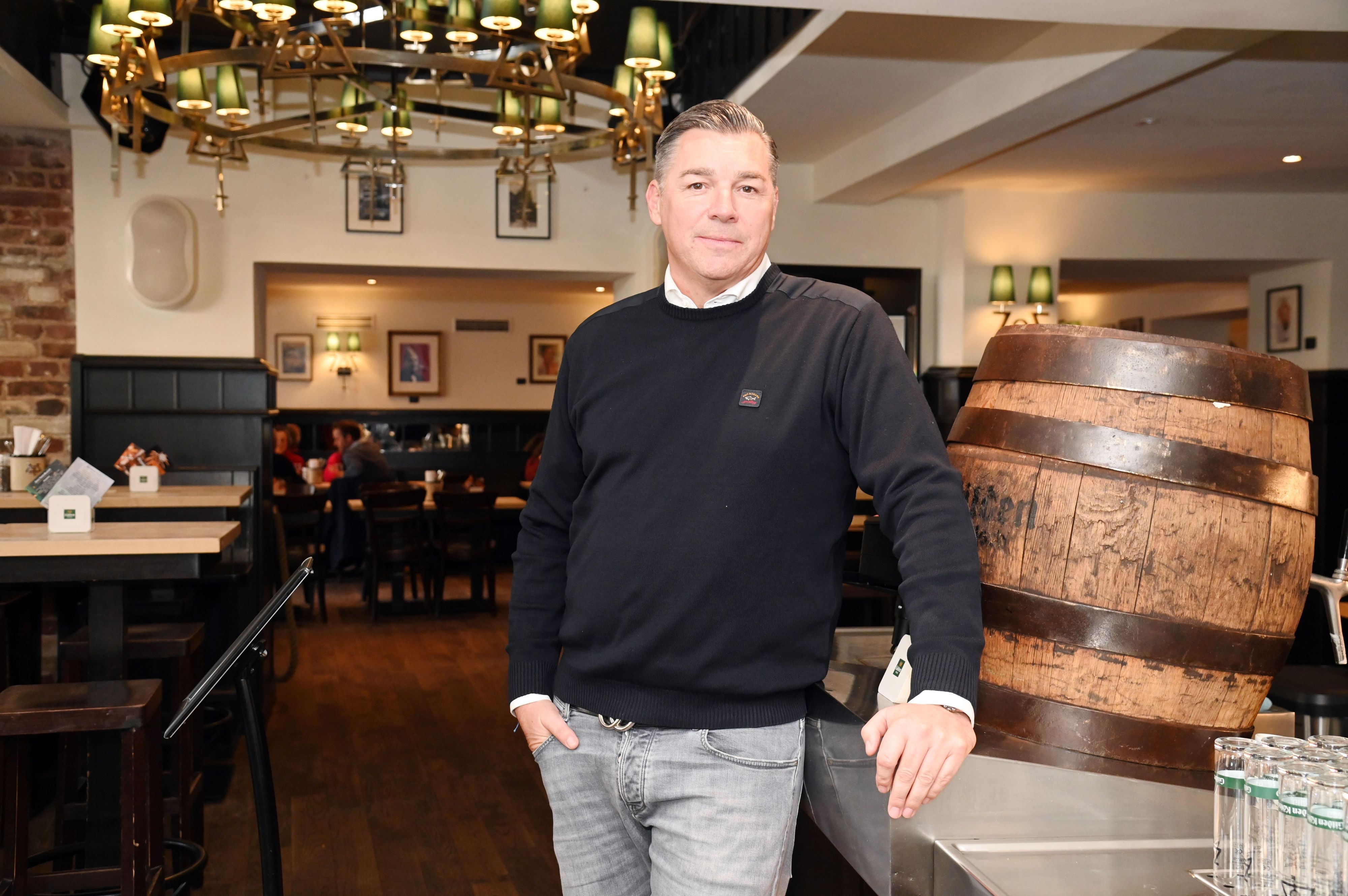 Geert Dilien ist Wirt im Gilden im Zims und Servus Alpinia in der Altstadt und Betreiber des Deutzer Brauhauses und Gesellschaft im Gumo an der Limburger Straße.