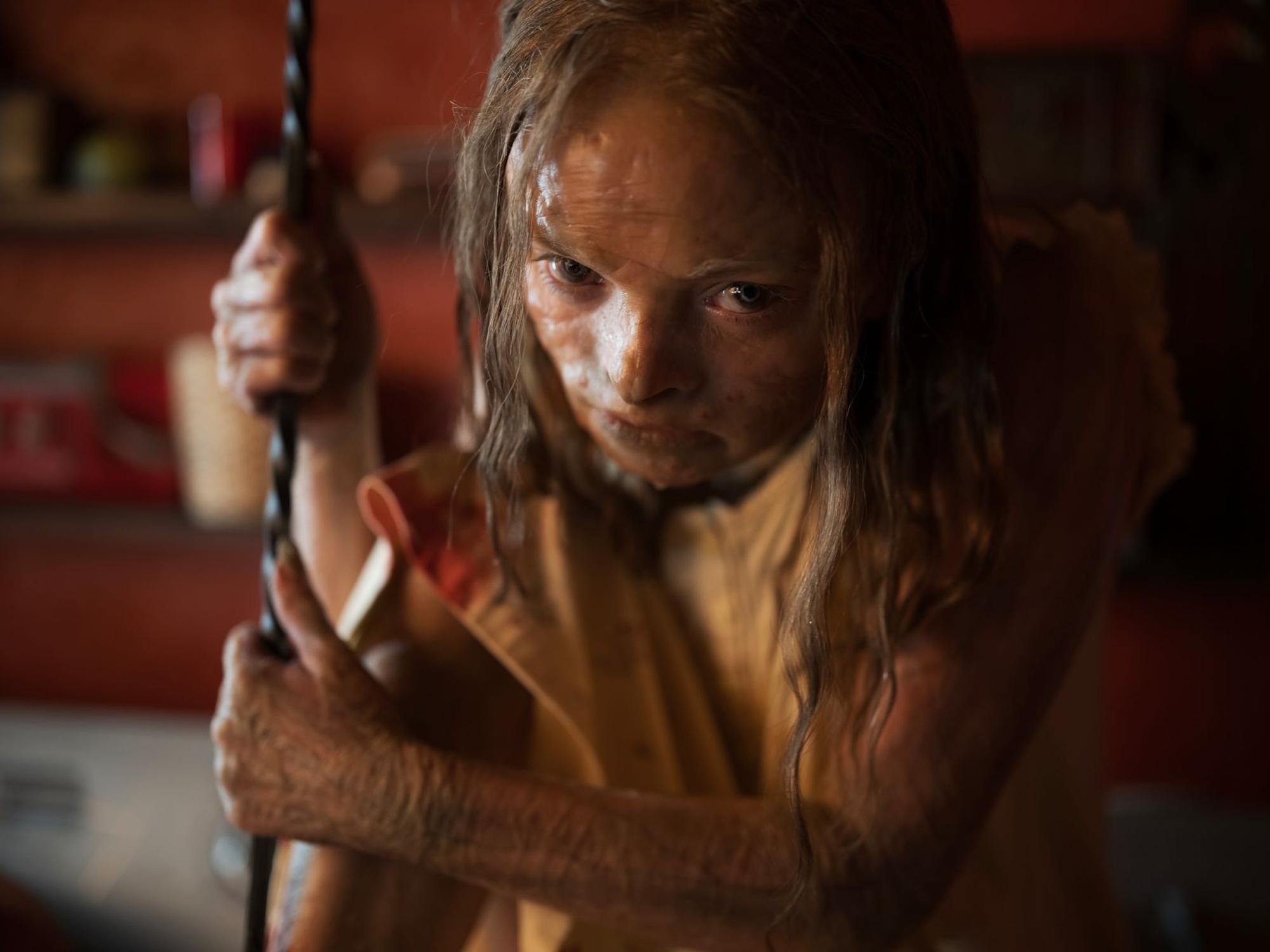 Katie (Natalie Grace) war acht Jahre lang spurlos verschwunden und ist jetzt irgendwie nicht mehr dieselbe. (Bild: Warner Bros./Patrick Redmond)